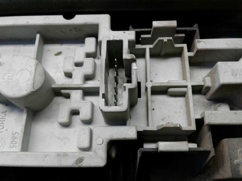 Recambio de piloto trasero izquierdo para nissan interstar mod. 04 (x70) combi l2h2 6 - plazas, techo referencia OEM IAM 8200171