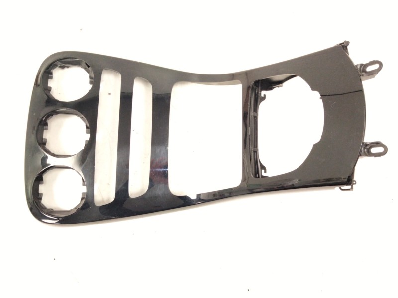 Recambio de consola central para mercedes-benz clase c (w205) c 220 bluetec / d (205.002, 205.004) referencia OEM IAM A205680510