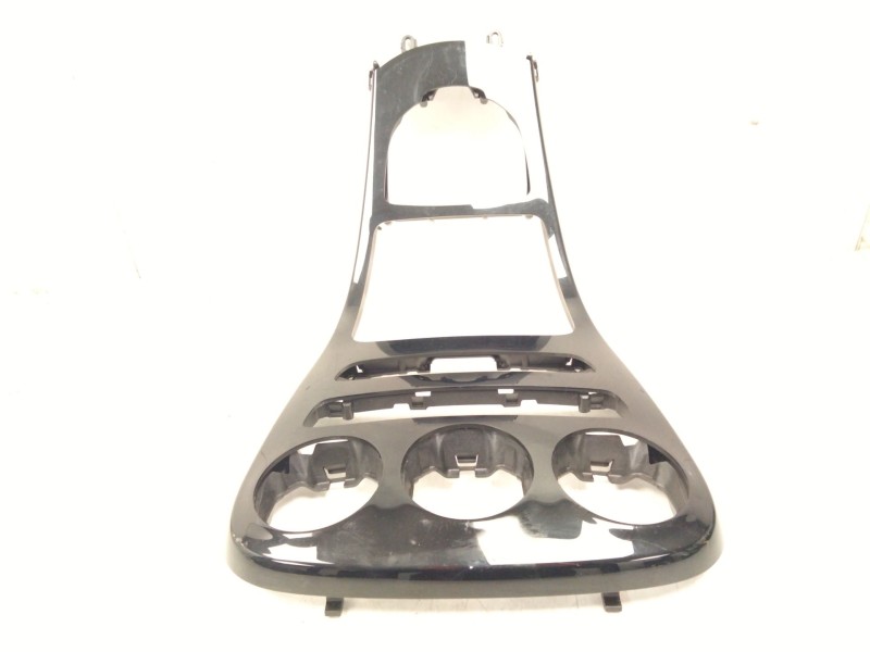 Recambio de consola central para mercedes-benz clase c (w205) c 220 bluetec / d (205.002, 205.004) referencia OEM IAM A205680510