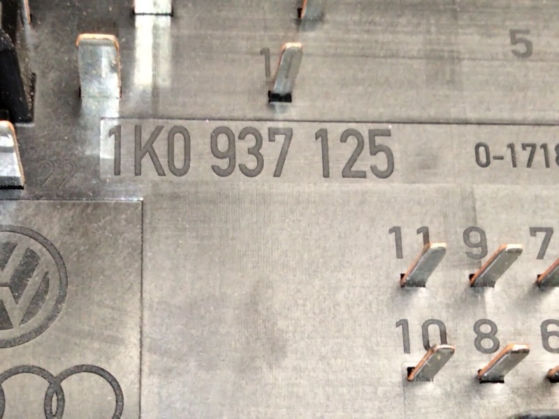 Recambio de caja fusibles para audi a3 (8p1) 2.0 tdi 16v referencia OEM IAM 1K0937125  