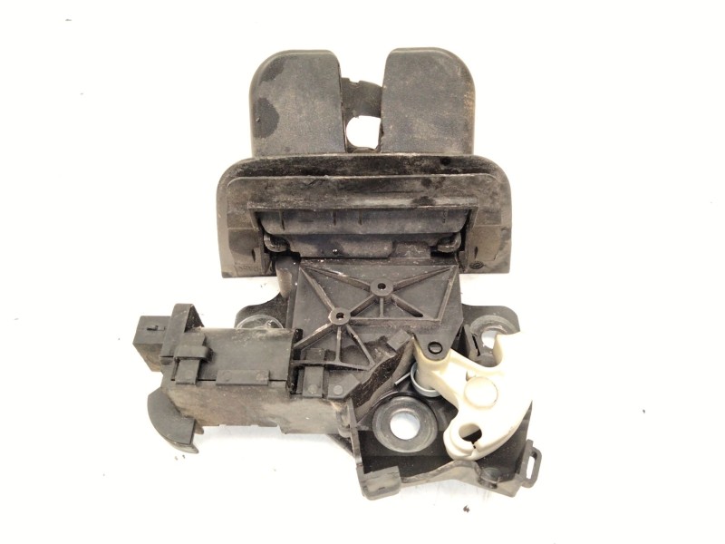 Recambio de cerradura maletero / porton para audi a3 (8p1) 2.0 tdi 16v referencia OEM IAM 8PA827505  