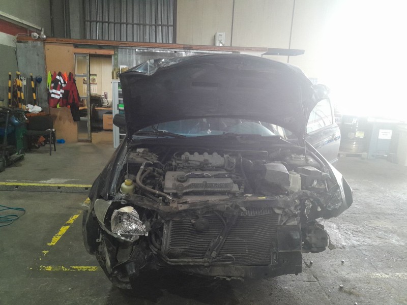 mazda 323 f vi (bj) del año 2002