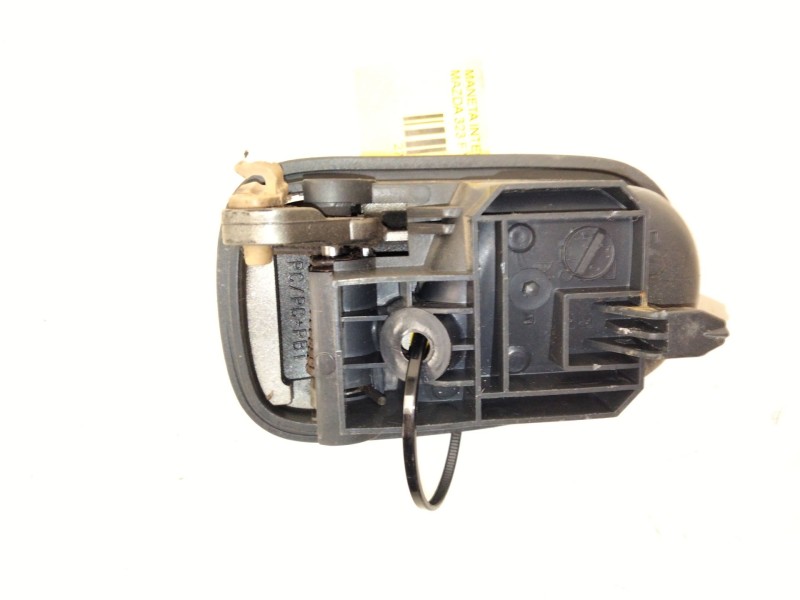 Recambio de maneta interior trasera izquierda para mazda 323 f vi (bj) 1.6 (bj10m) referencia OEM IAM   