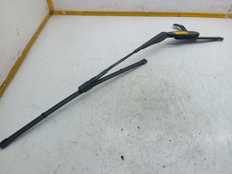 Recambio de brazo limpia delantero derecho para mercedes-benz clase c (w205) c 220 bluetec / d (205.002, 205.004) referencia OEM