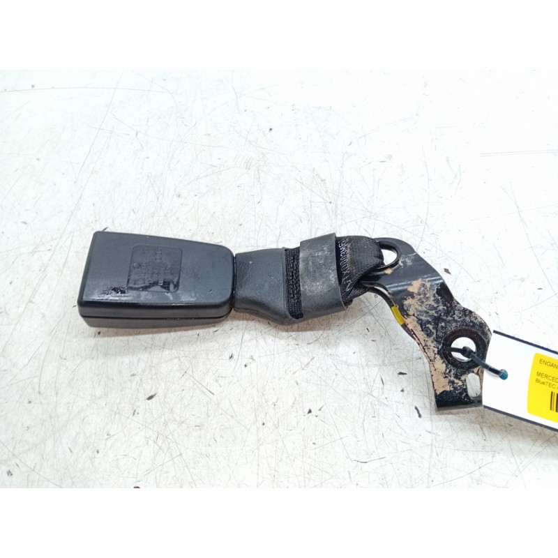 Recambio de enganche cinturon trasero derecho para mercedes-benz clase c (w205) c 220 bluetec / d (205.002, 205.004) referencia 