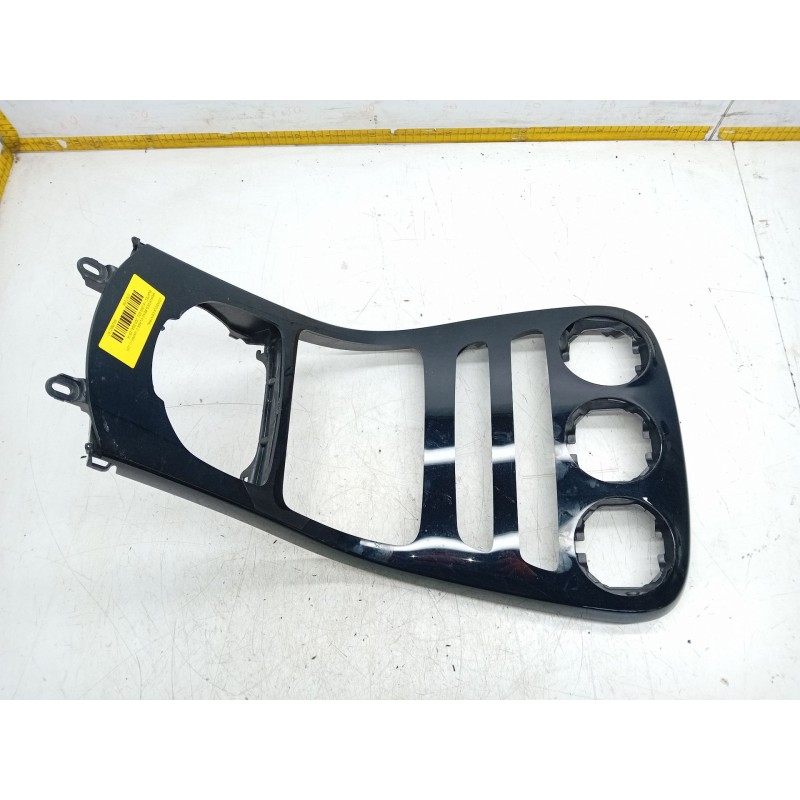 Recambio de consola central para mercedes-benz clase c (w205) c 220 bluetec / d (205.002, 205.004) referencia OEM IAM A205680390