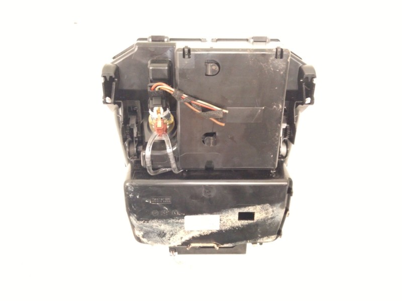 Recambio de consola central para mercedes-benz clase c (w205) c 220 bluetec / d (205.002, 205.004) referencia OEM IAM A205680110