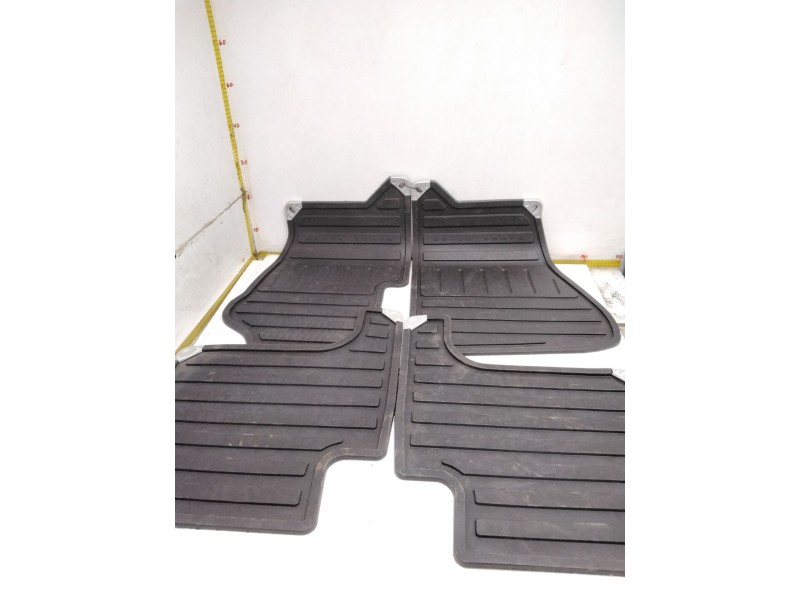 Recambio de alfombra para land rover discovery sport referencia OEM IAM C7U5A  GOMA