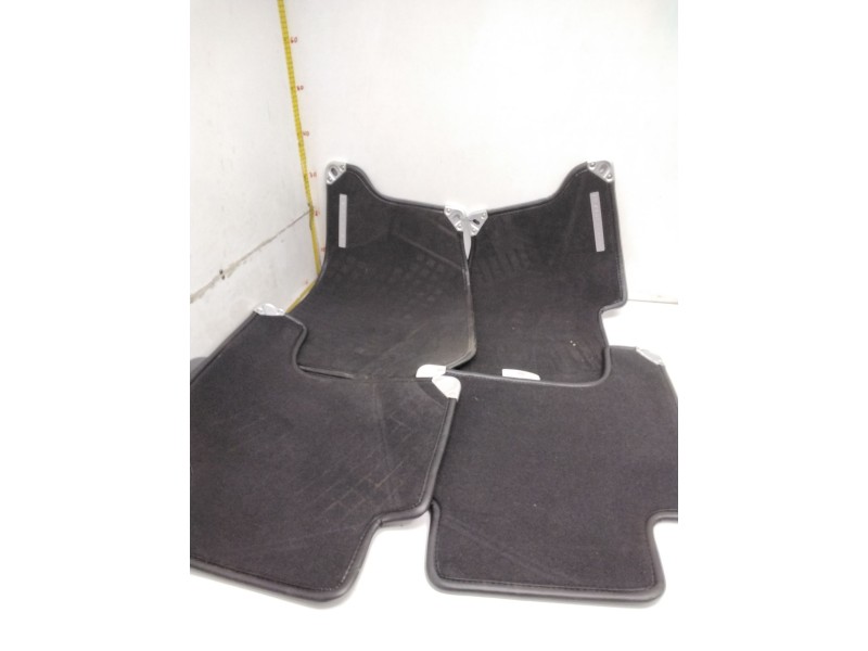 Recambio de alfombra para land rover range rover sport referencia OEM IAM EAH500011PVJ  MOQUETA NEGRA