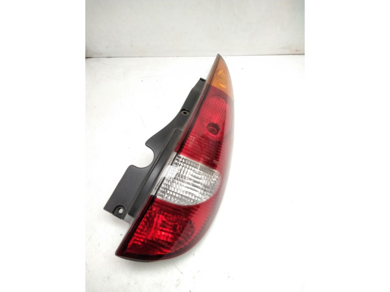 Recambio de piloto trasero derecho para nissan almera tino (v10m) 2.2 dci diesel cat referencia OEM IAM 26554BU200 VALEO 8930404