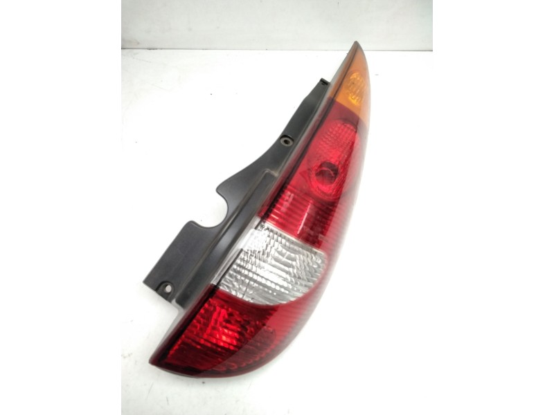 Recambio de piloto trasero derecho para nissan almera tino (v10m) 2.2 dci diesel cat referencia OEM IAM 26554BU200 VALEO 8930404