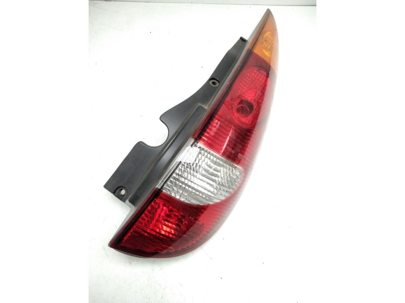 Recambio de piloto trasero derecho para nissan almera tino (v10m) 2.2 dci diesel cat referencia OEM IAM 26554BU200 VALEO 8930404