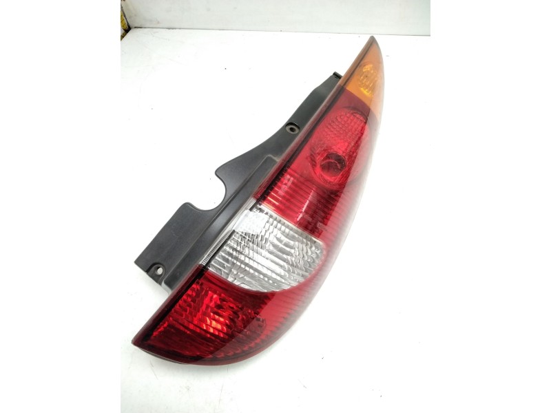 Recambio de piloto trasero derecho para nissan almera tino (v10m) 2.2 dci diesel cat referencia OEM IAM 26554BU200 VALEO 8930404