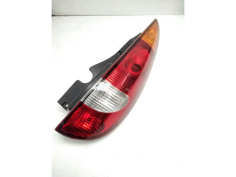 Recambio de piloto trasero derecho para nissan almera tino (v10m) 2.2 dci diesel cat referencia OEM IAM 26554BU200 VALEO 8930404