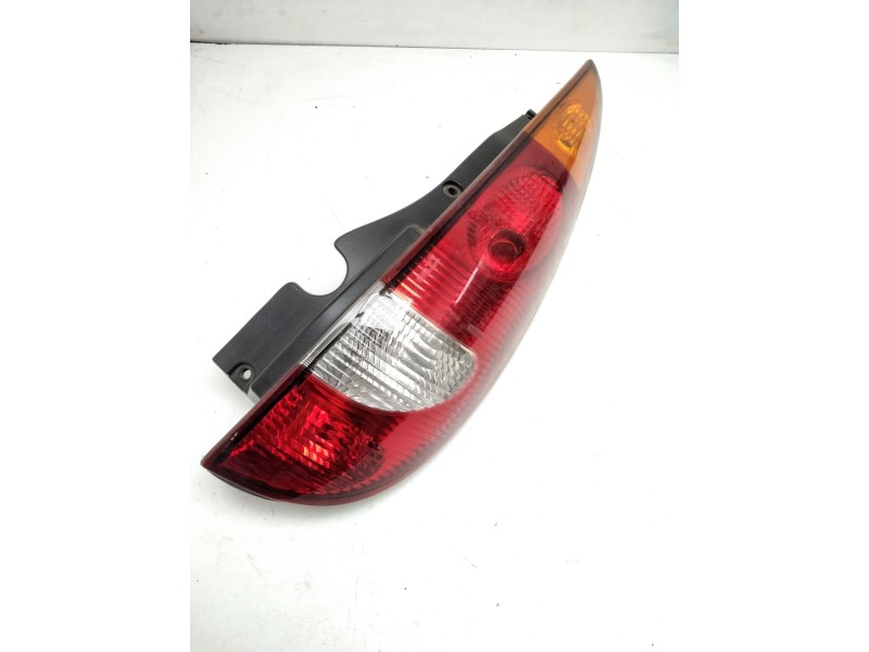 Recambio de piloto trasero derecho para nissan almera tino (v10m) 2.2 dci diesel cat referencia OEM IAM 26554BU200 VALEO 8930404