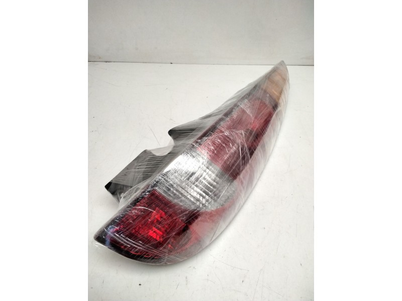 Recambio de piloto trasero derecho para nissan almera tino (v10m) 2.2 dci diesel cat referencia OEM IAM 26554BU200 VALEO 8930404