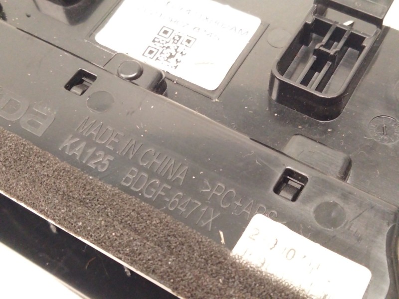 Recambio de aireador central para mazda cx-30 (dm) skyactiv-g m hybrid referencia OEM IAM BDGF6471X  