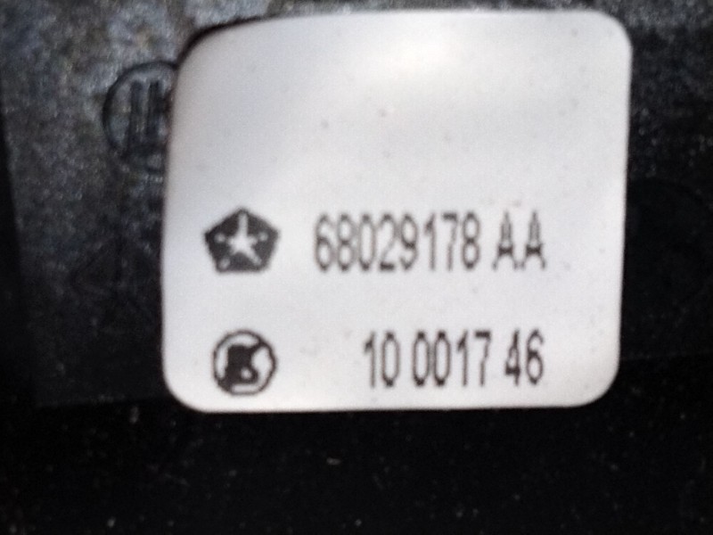 Recambio de mando elevalunas delantero derecho para dodge nitro 2.8 crd referencia OEM IAM 68029178  