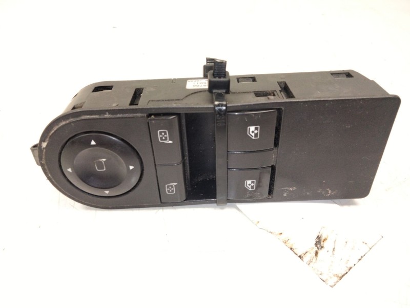 Recambio de mando elevalunas delantero izquierdo para opel zafira / zafira family b (a05) 1.9 cdti (m75) referencia OEM IAM 1322
