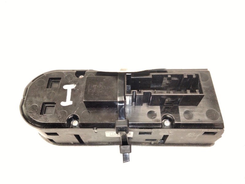 Recambio de mando elevalunas delantero izquierdo para opel zafira / zafira family b (a05) 1.9 cdti (m75) referencia OEM IAM 1322