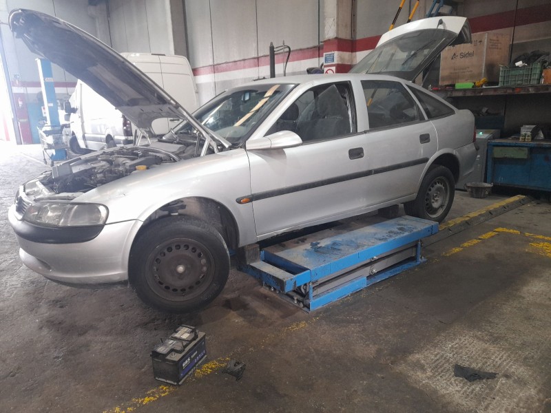 opel vectra b fastback (j96) del año 1998