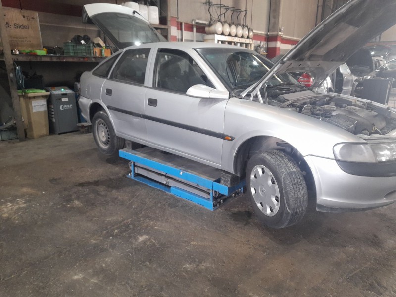 opel vectra b fastback (j96) del año 1998