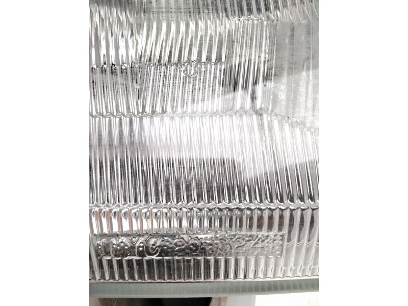 Recambio de faro derecho para peugeot 106 (s1) 1.4 referencia OEM IAM TYC203241  