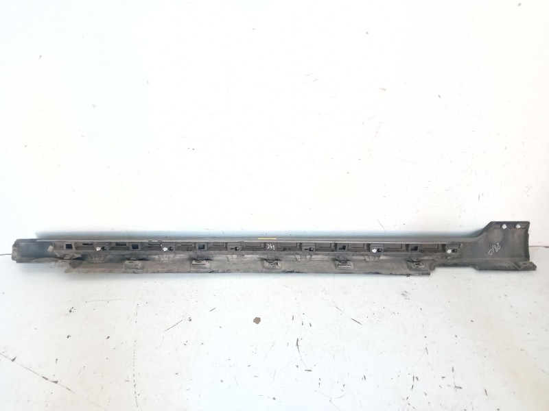 Recambio de talonera derecha para volkswagen passat b8 variant (3g5, cb5) 2.0 tdi 4motion referencia OEM IAM 3G0853858  