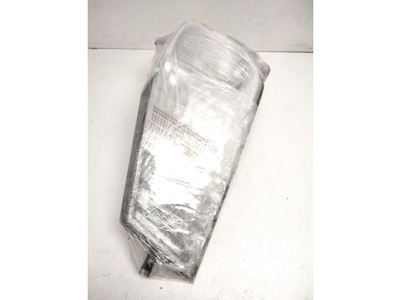 Recambio de faro derecho para renault maxity referencia OEM IAM 8931721  