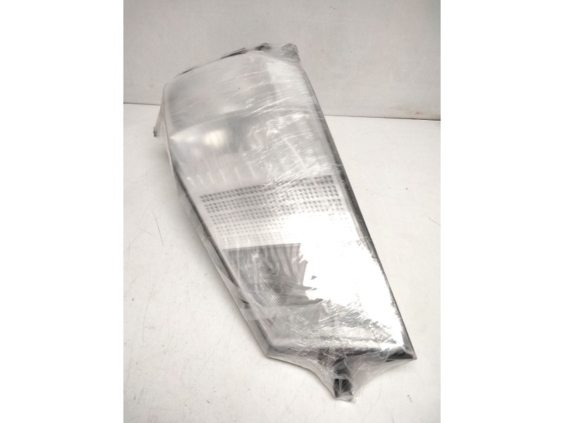 Recambio de faro derecho para renault maxity referencia OEM IAM 8931721  