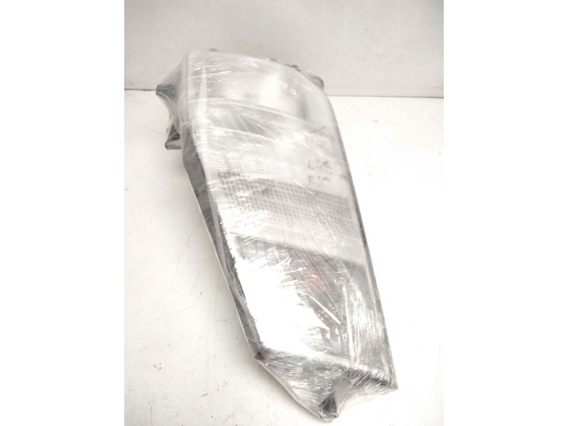 Recambio de faro derecho para renault maxity referencia OEM IAM 8931721  