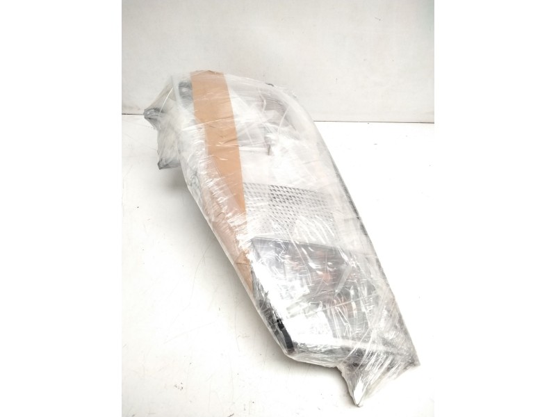Recambio de faro derecho para renault maxity referencia OEM IAM 8931721  