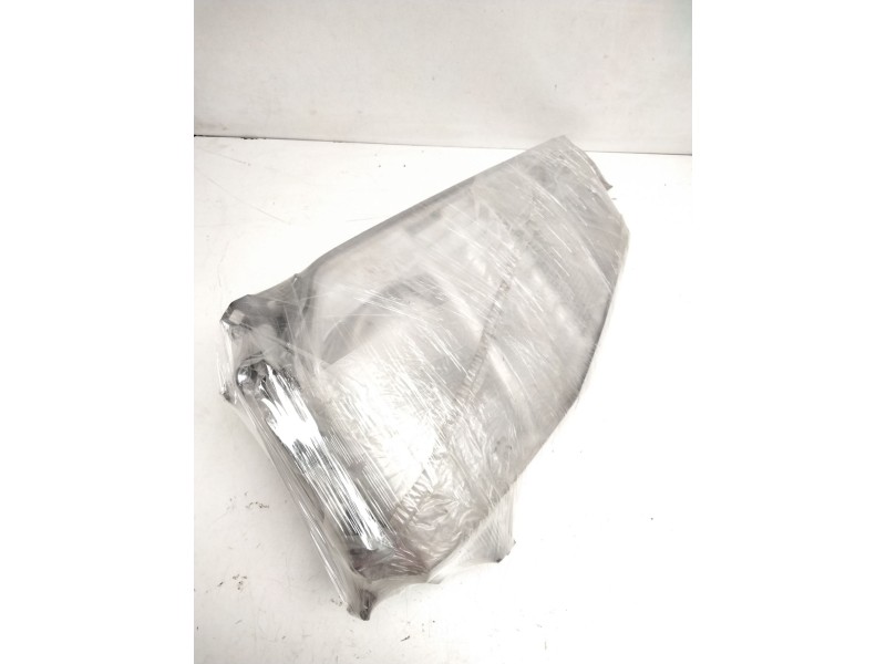 Recambio de faro derecho para renault maxity referencia OEM IAM 8931721  