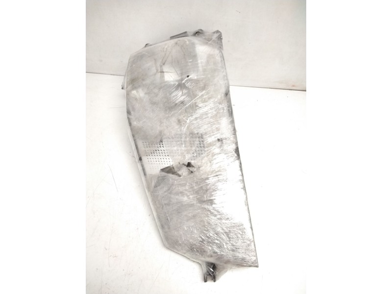 Recambio de faro derecho para renault maxity referencia OEM IAM 8931721  