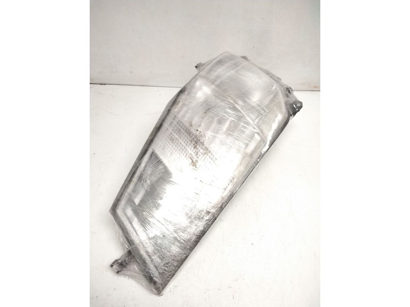 Recambio de faro derecho para renault maxity referencia OEM IAM 8931721  