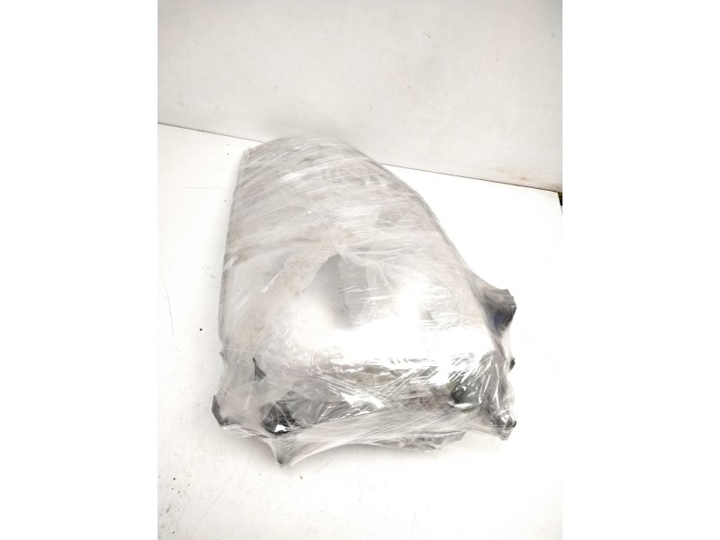 Recambio de faro derecho para renault maxity referencia OEM IAM 8931721  