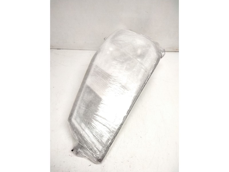 Recambio de faro derecho para renault maxity referencia OEM IAM 8931721  