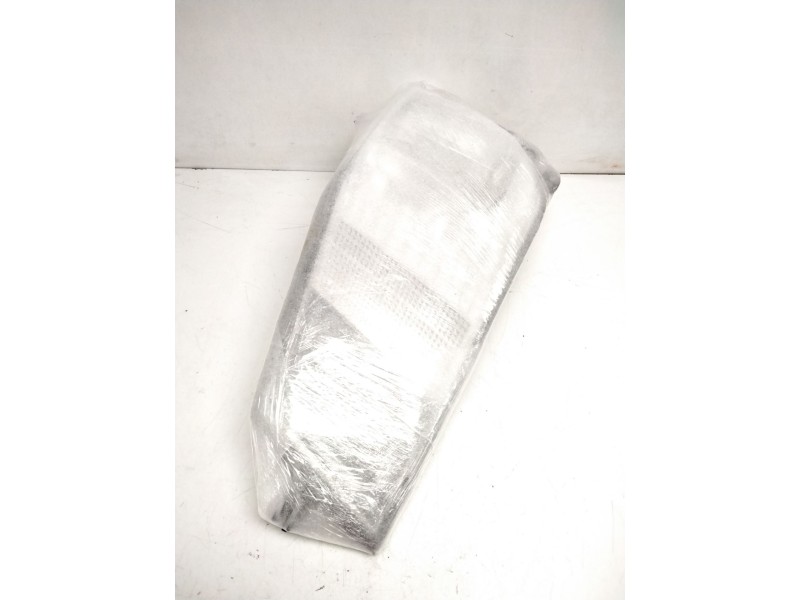 Recambio de faro derecho para renault maxity referencia OEM IAM 8931721  