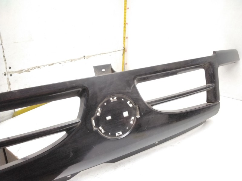 Recambio de rejilla delantera para nissan interstar furgón (x70) dci 80 referencia OEM IAM 8200135305  