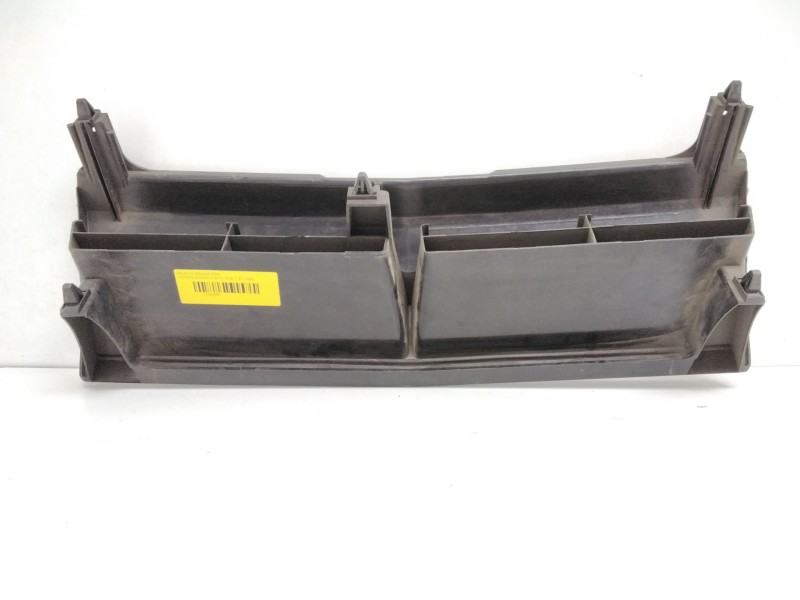 Recambio de rejilla delantera para nissan sunny ii (n13, b12) 1.6 i referencia OEM IAM 74131NW8000  