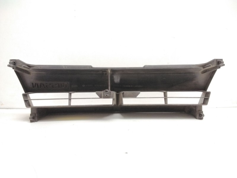 Recambio de rejilla delantera para nissan sunny ii (n13, b12) 1.6 i referencia OEM IAM 74131NW8000  