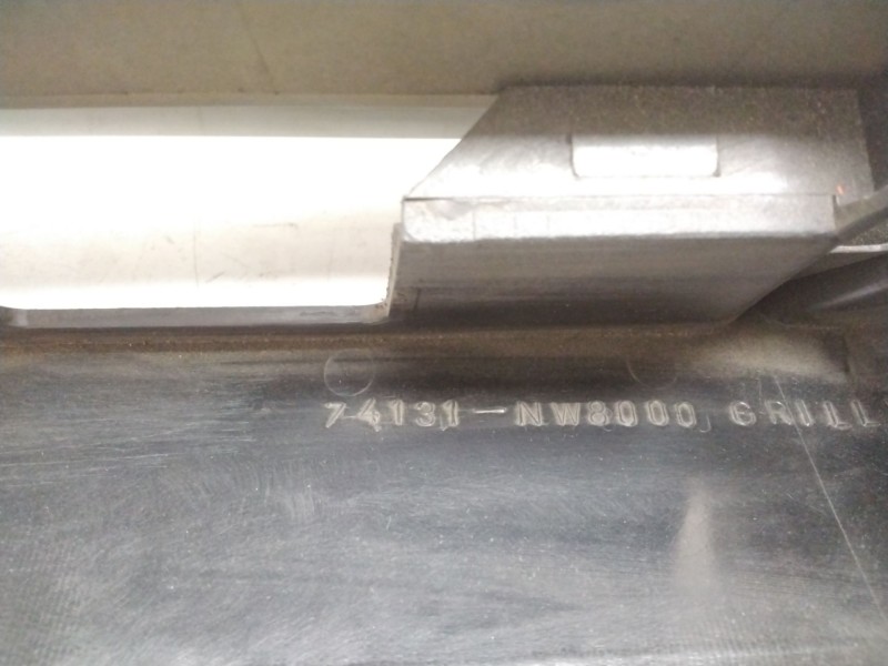 Recambio de rejilla delantera para nissan sunny ii (n13, b12) 1.6 i referencia OEM IAM 74131NW8000  