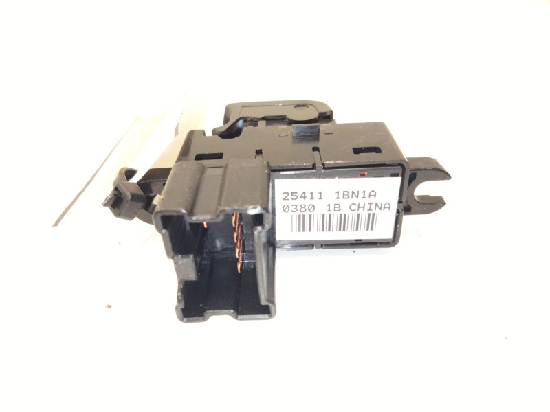 Recambio de mando elevalunas trasero derecho para infiniti ex 30d referencia OEM IAM 254111BN1A  