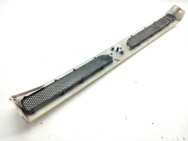 Recambio de rejilla delantera para nissan trade caja/chasis 2.3 d referencia OEM IAM XO01207228  