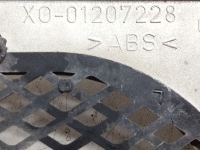 Recambio de rejilla delantera para nissan trade caja/chasis 2.3 d referencia OEM IAM XO01207228  