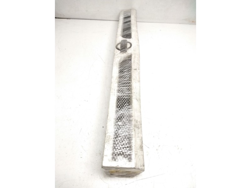 Recambio de rejilla delantera para nissan trade caja/chasis 2.3 d referencia OEM IAM XO01207228  