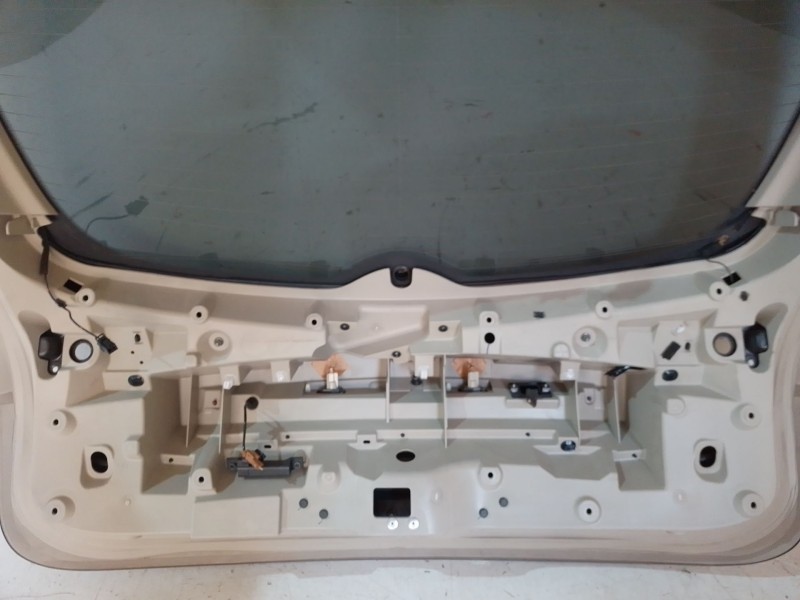 Recambio de porton trasero para infiniti ex 30d referencia OEM IAM   