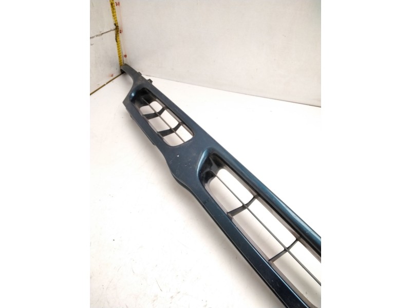 Recambio de rejilla delantera para nissan serena (c23m) 2.3 diesel referencia OEM IAM 623101C400  VERDE