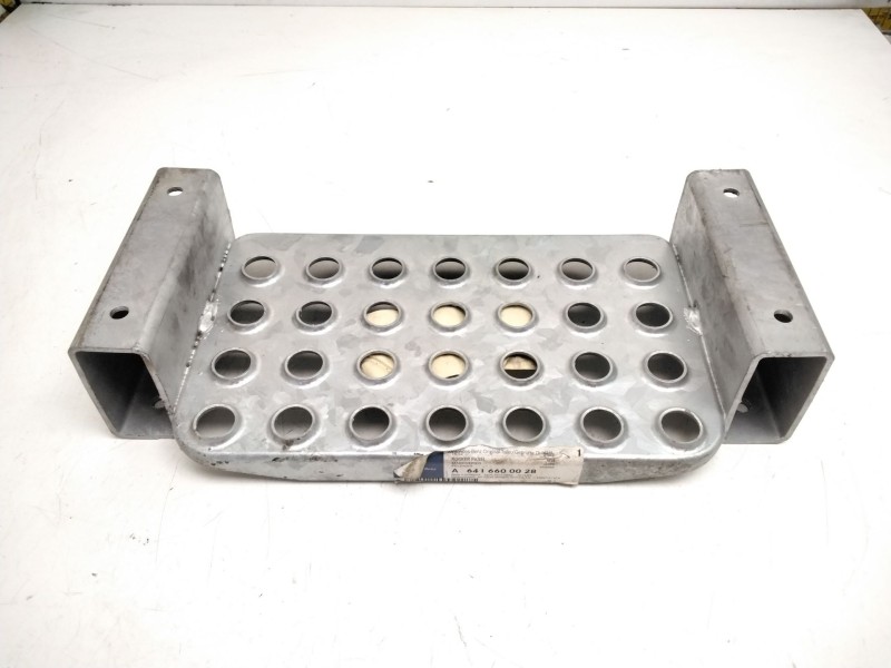 Recambio de estribo para mercedes-benz actros referencia OEM IAM A6416600028  