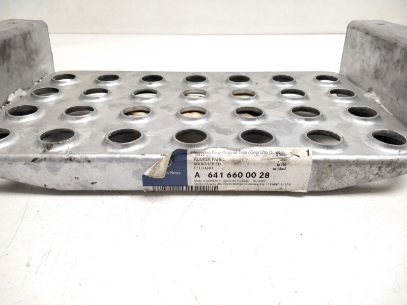 Recambio de estribo para mercedes-benz actros referencia OEM IAM A6416600028  